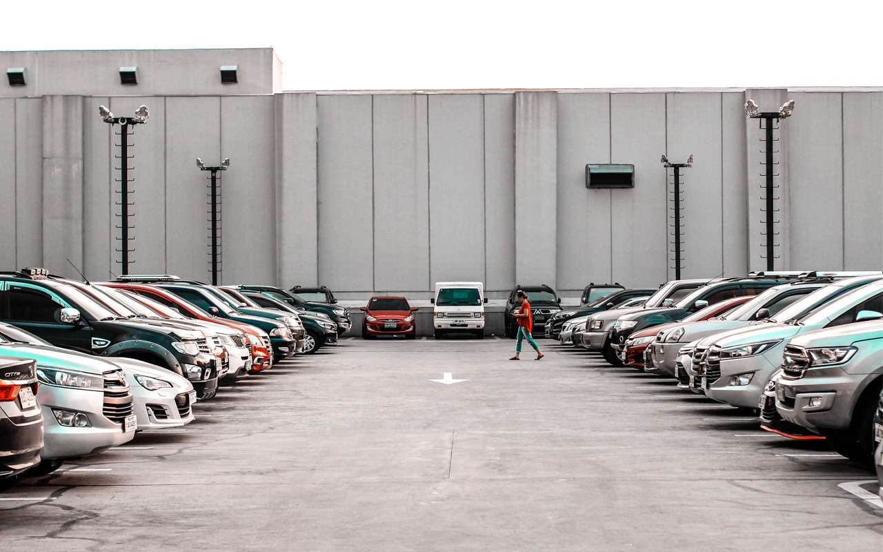 Как с помощью смартфона отыскать машину на парковке