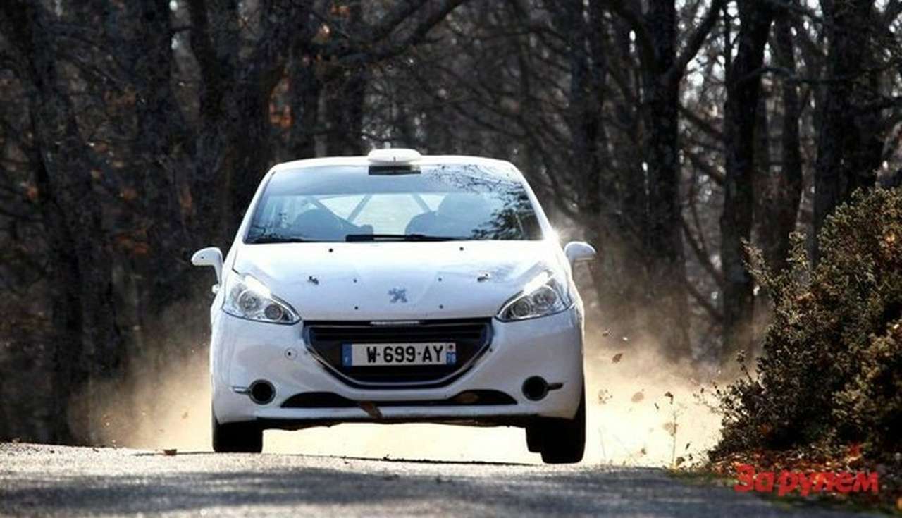Peugeot представит в Париже новый раллийный болид