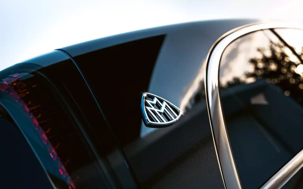 Первое тизерное изображение Mercedes-Maybach VLS