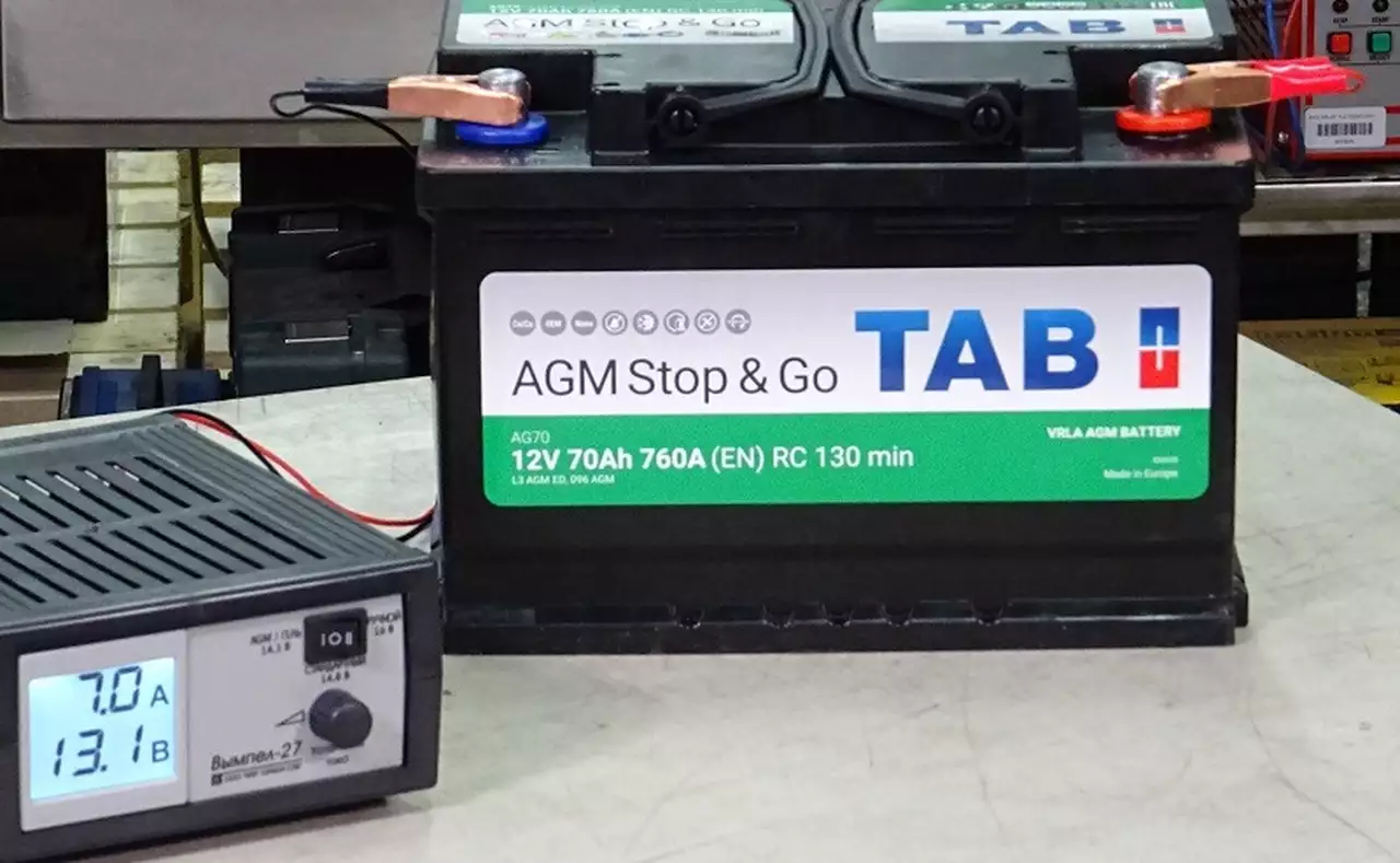 Для фирменных AGM-батарей TAB или Topla максимальное значение зарядного напряжения не должно превышать 14,2-14,4 Вольт.