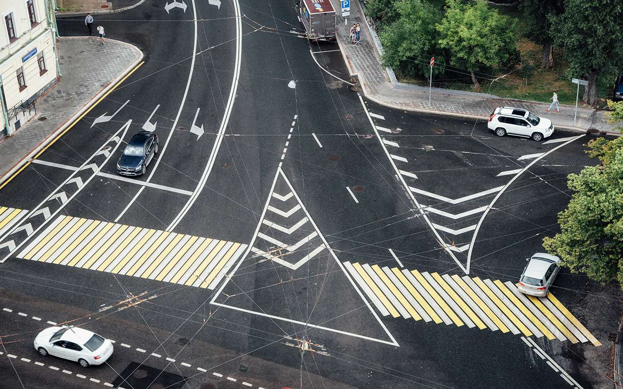 Остановку на «островках безопасности» запретят. Есть ли в этом смысл?