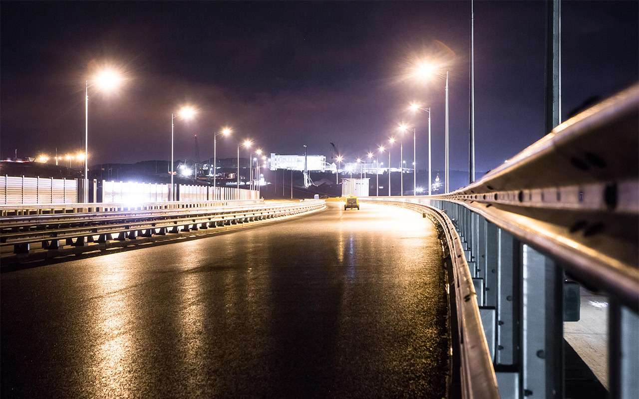 Мост крымский ночью
