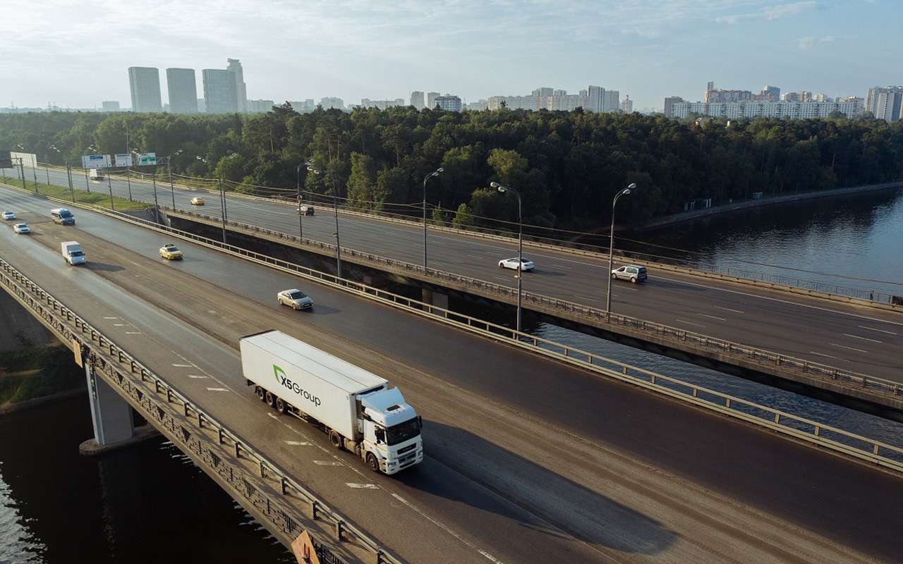 Беспилотные грузовики начали применять на деле