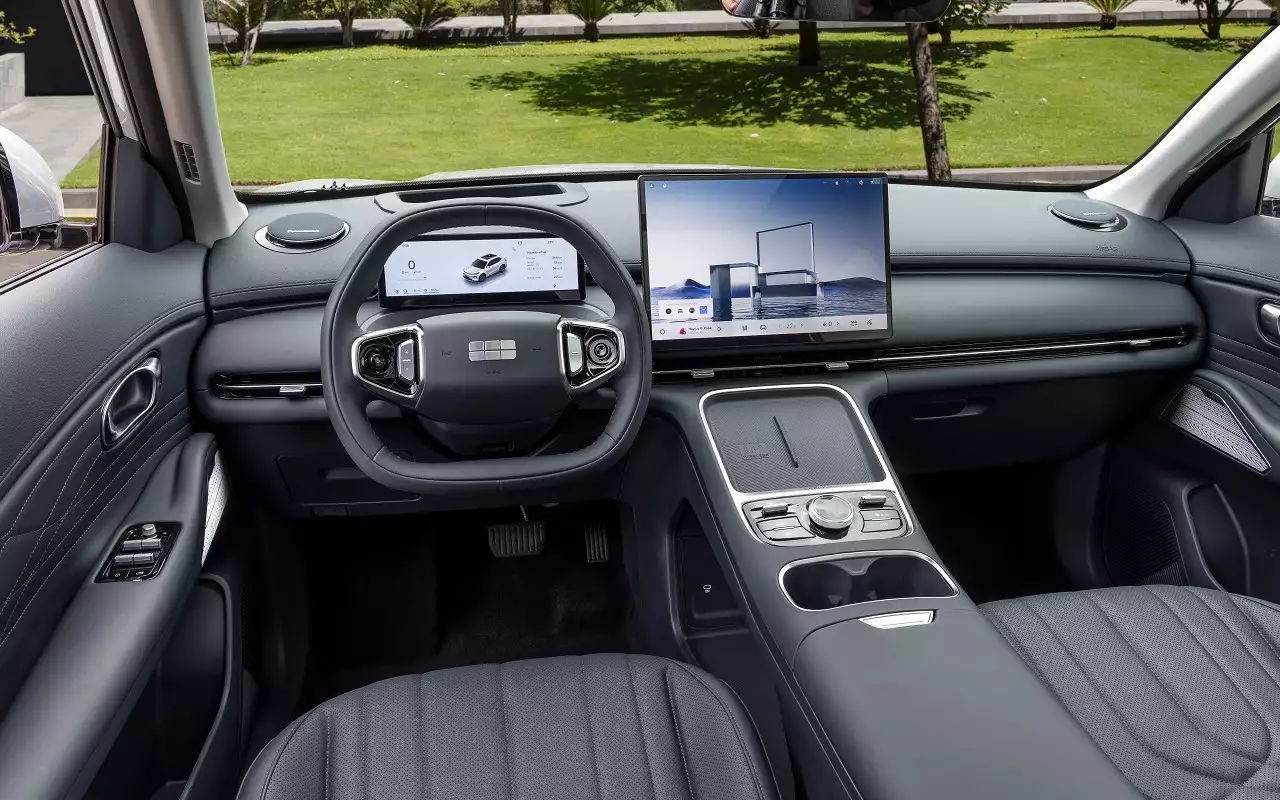 Интерьер Geely Starray EM-i (EX5)