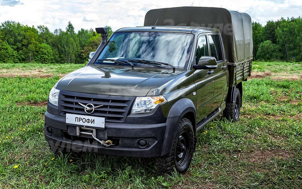 УАЗ Профи будет предлагаться и с двухрядной кабиной. На фото – версия, подготовленная для преодоления серьезного бездорожья. Ее характерной особенностью является наличие шноркеля.