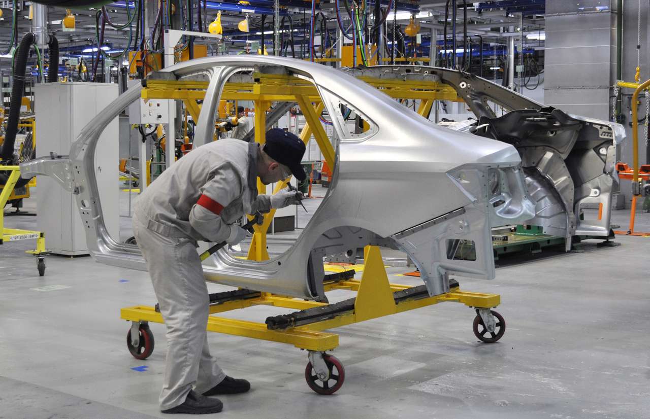 АВТОВАЗ сократил план по выпуску автомобилей