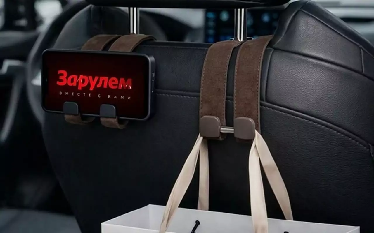 Место найдется для всего: 4 аксессуара для порядка в салоне