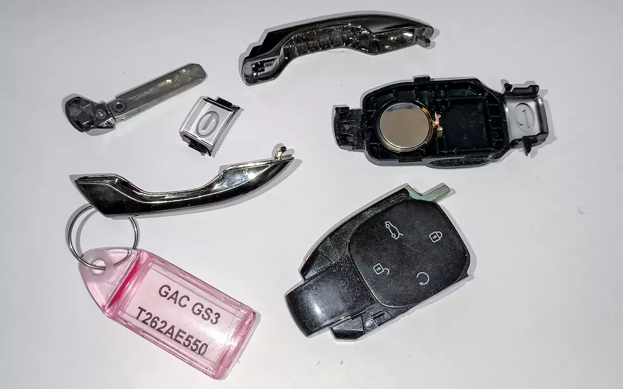 Разбираем брелок от GAC: есть нюанс