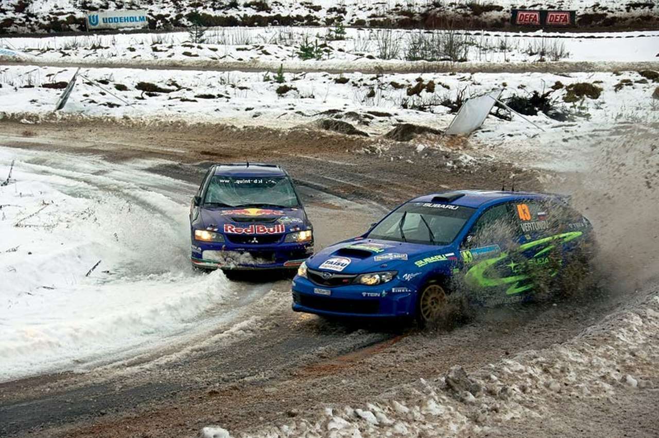 Редкий случай – очная борьба на трассе скоростного участка. А нам, россиянам, особенно приятно, что эффектный обгон исполнил москвич Евгений Вертунов (№ 43).