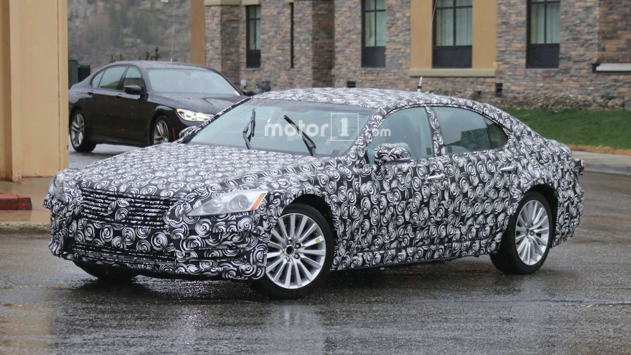 Lexus ES породнится с Приусом