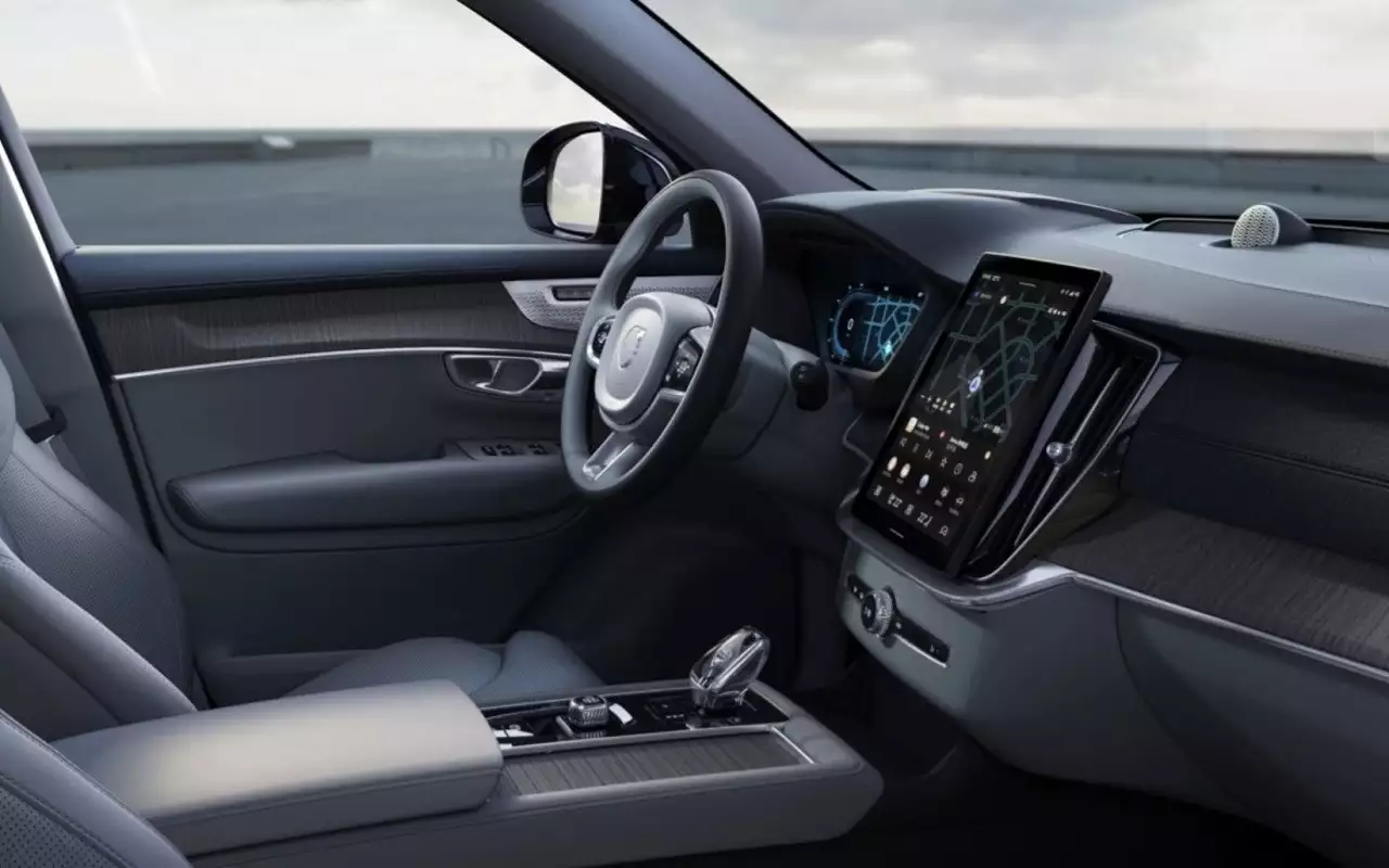 Интерьер обновленного Volvo XC90 2025
