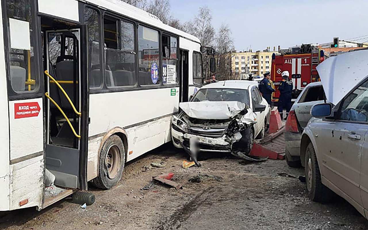 Автобус чуть не вылетел с моста: всех спас пассажир