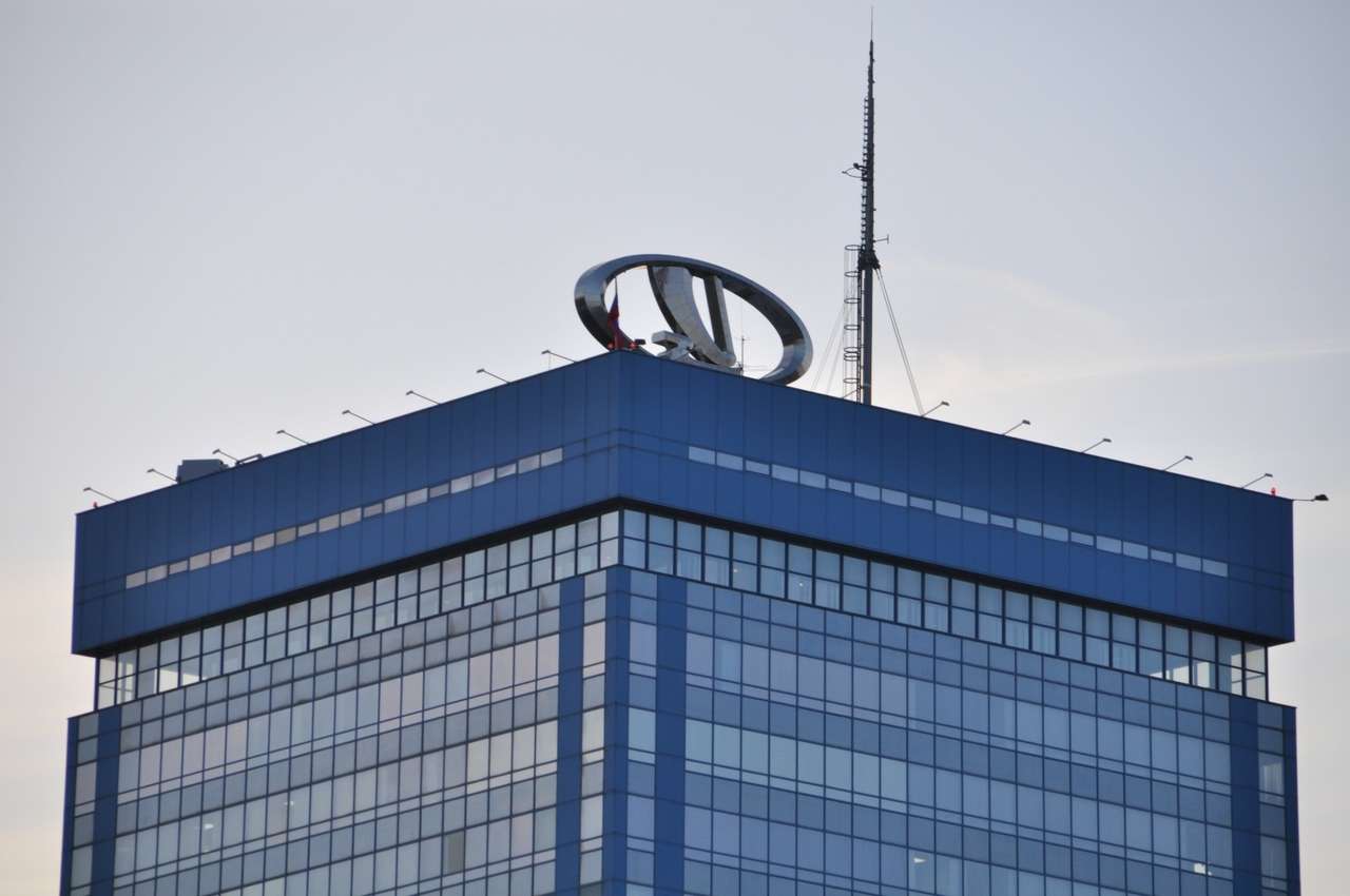 Продажи АВТОВАЗа стали лучшими за три года