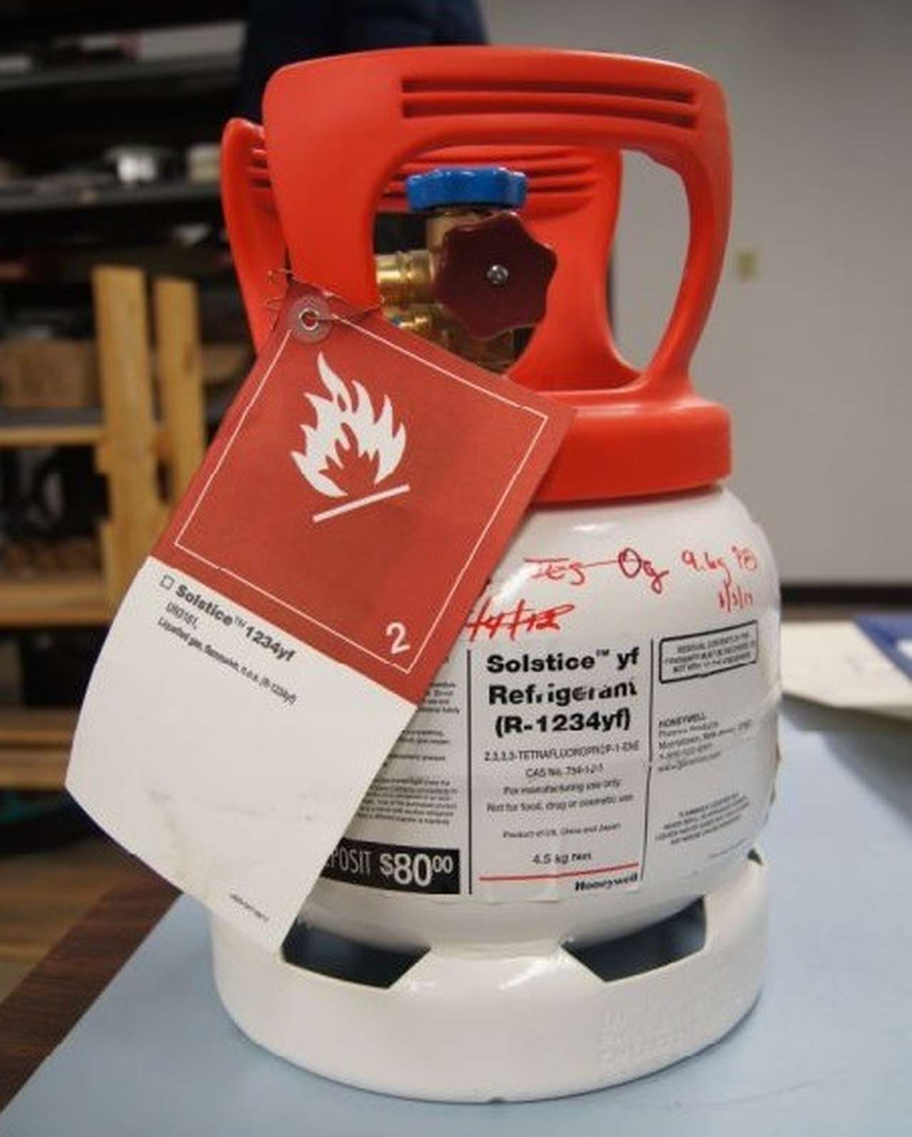 Евросоюз проведет собственные тесты нового хладагента, который вызвал опасения у Daimler