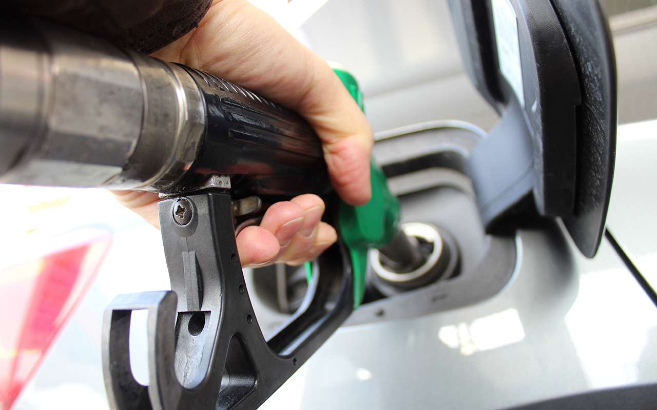 Россиянам стали продавать топливо в 2 раза дороже