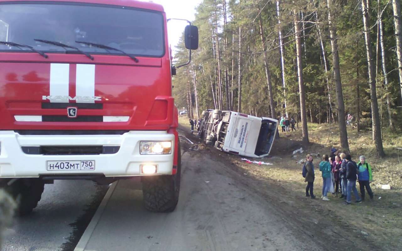 В Подмосковье перевернулся автобус с детьми. Есть пострадавшие