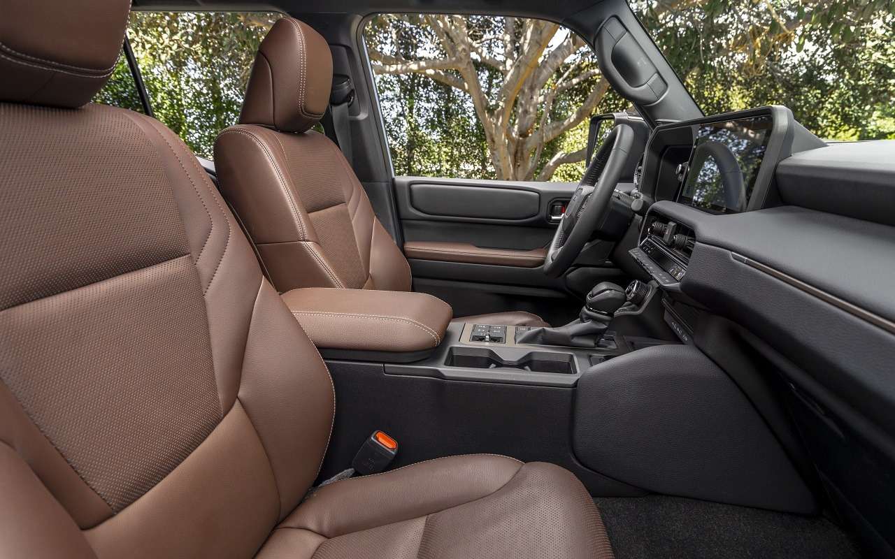 Интерьер Toyota Land Cruiser Prado 250