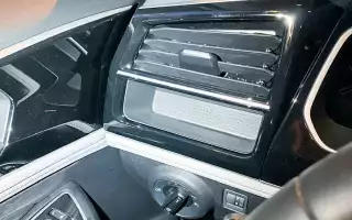 Jetta VS5 предлагает множество укромных уголков для хранения мелочей.