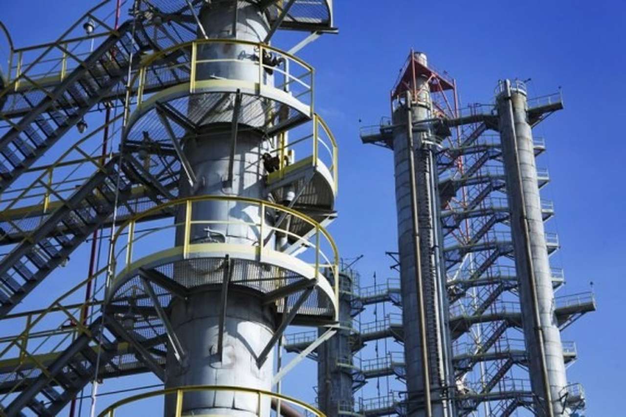 С 1 января 2013 года в России запретят низкоэкологичное топливо Евро-2 