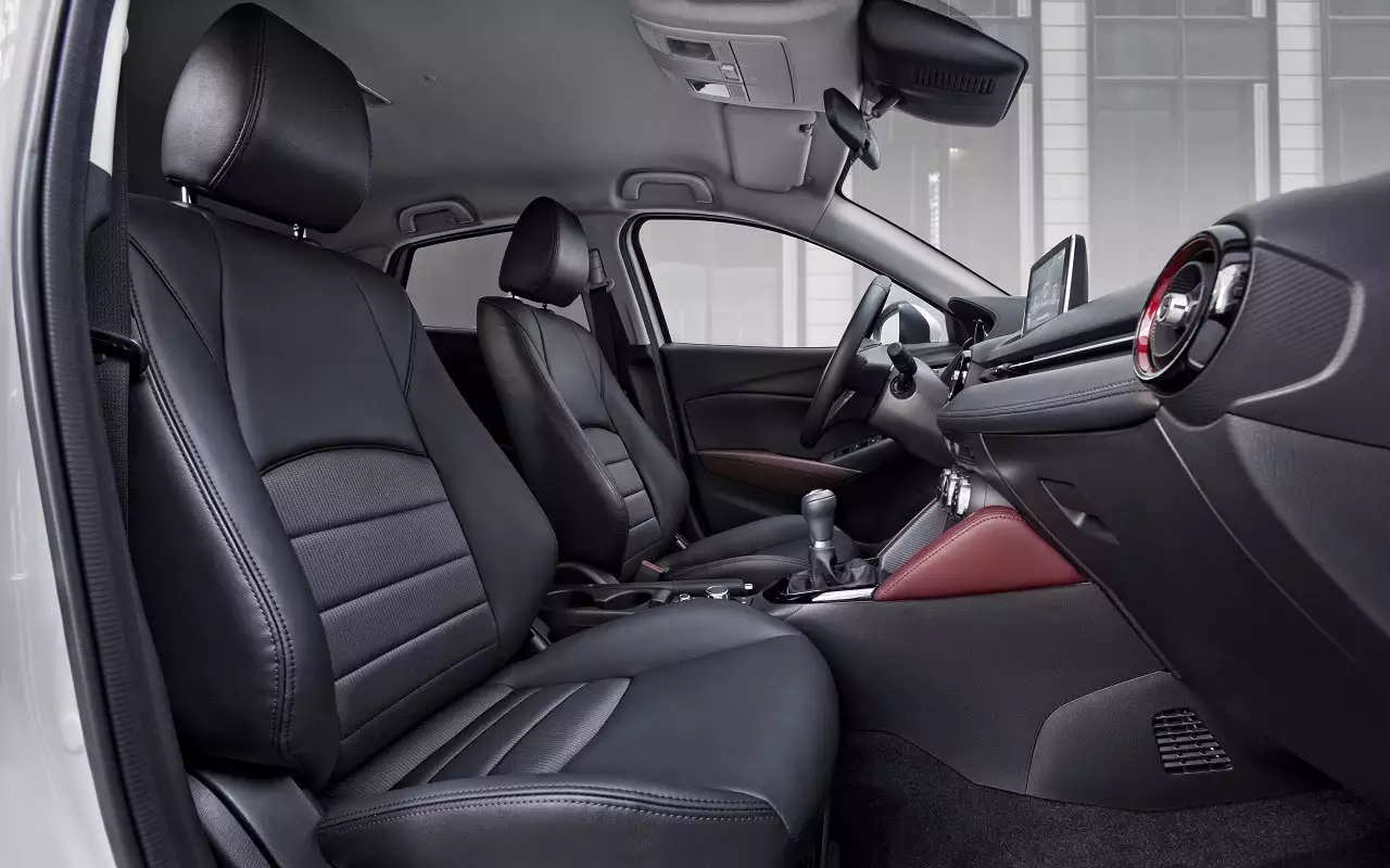 Найти левый руль – большая удача: почти все машины 8–10 лет – праворульные