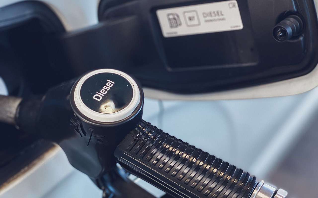 Перевозчики требуют установить цену дизтоплива ниже 60 рублей за литр