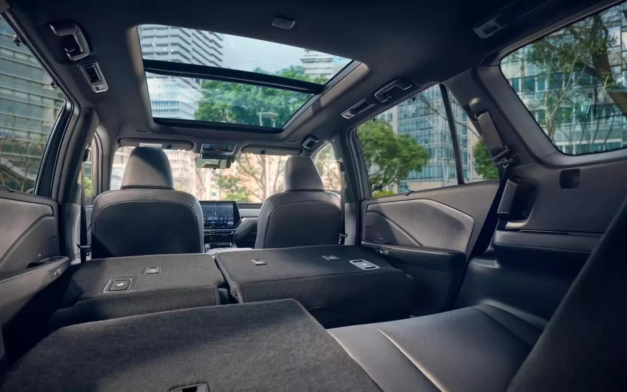 Интерьер Lexus TX
