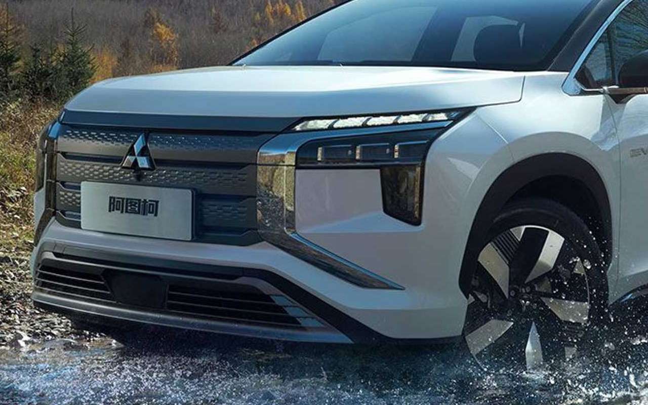 Новый кроссовер Mitsubishi привезли в Россию