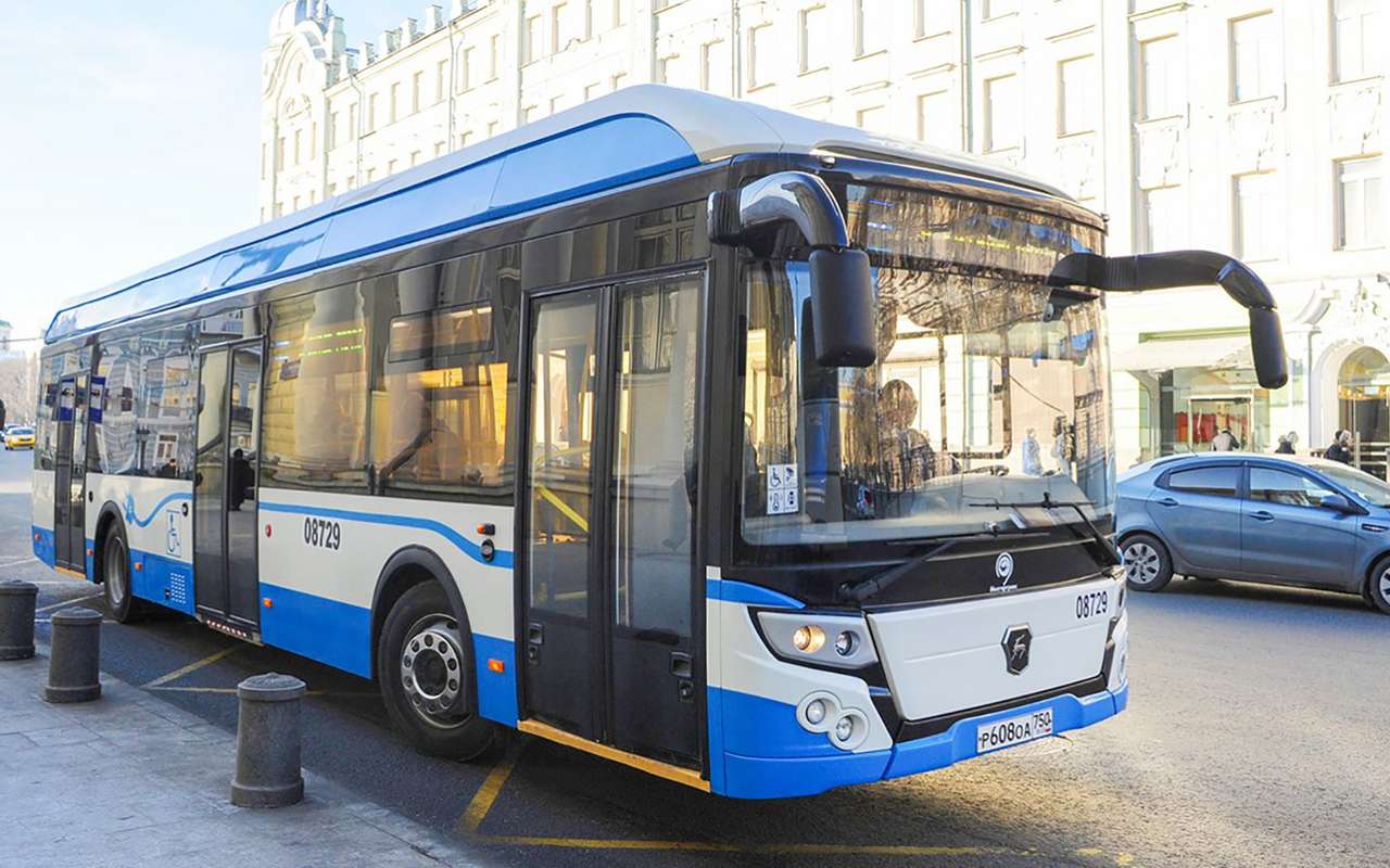 Вместо сквера электробус: деньги от платных парковок хотят перенаправить