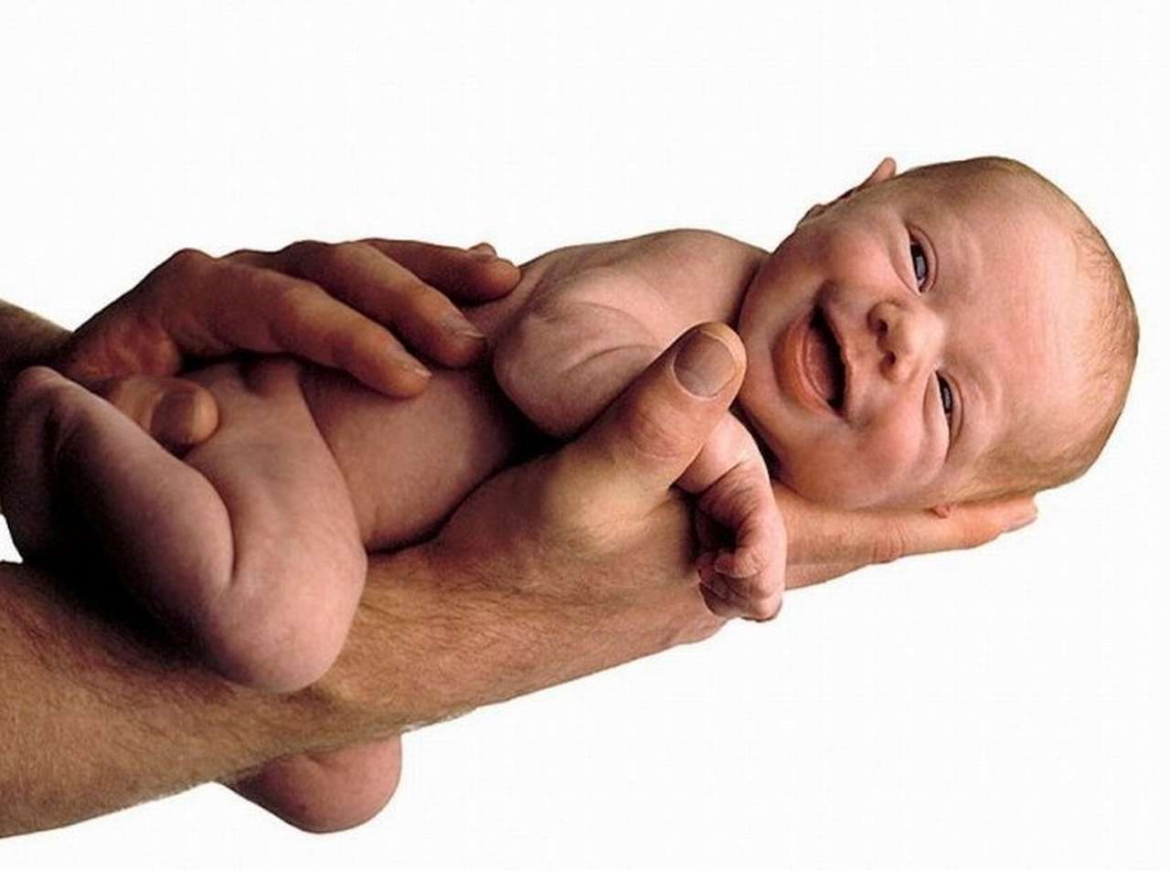 Инспекторы ГИБДД оказали помощь роженице прямо на месте аварии