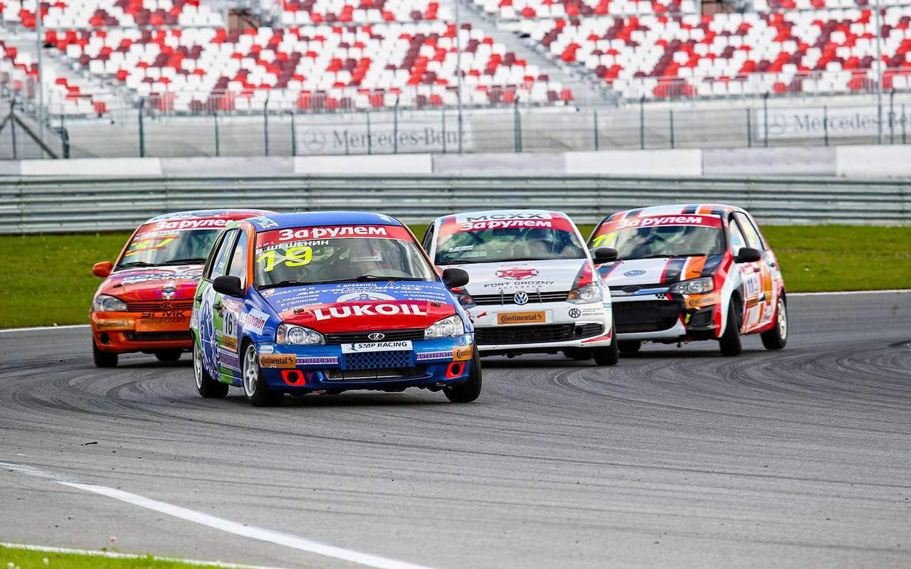 Технический лейтмотив летней Гонки звезд – битва марок Лада и Volkswagen. В финал прошли четыре Калины и два Polo.