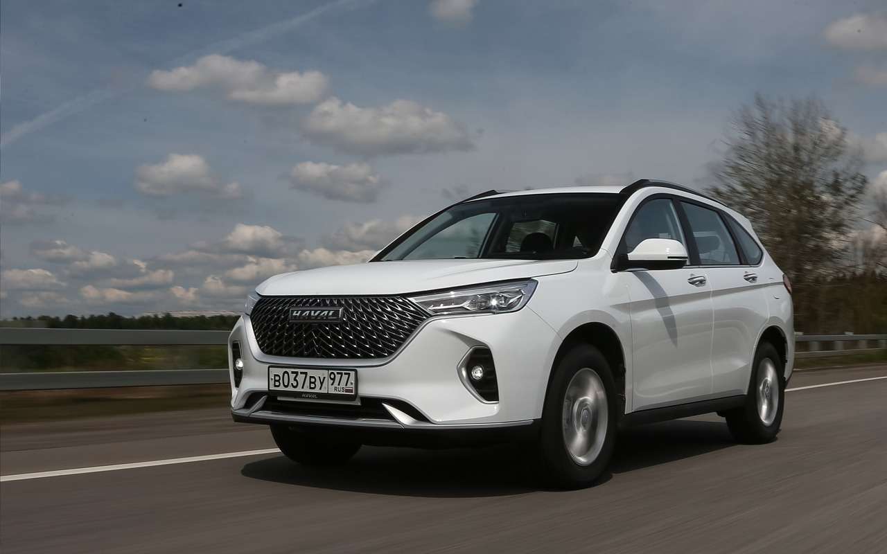 Передком HAVAL M6 напоминает дорестайлинговый HAVAL F7.