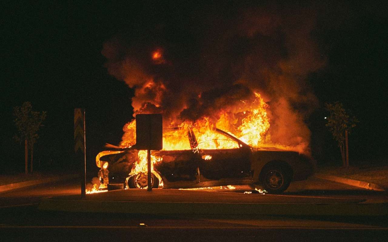 Автомобиль может загореться: на чем точно не нужно экономить