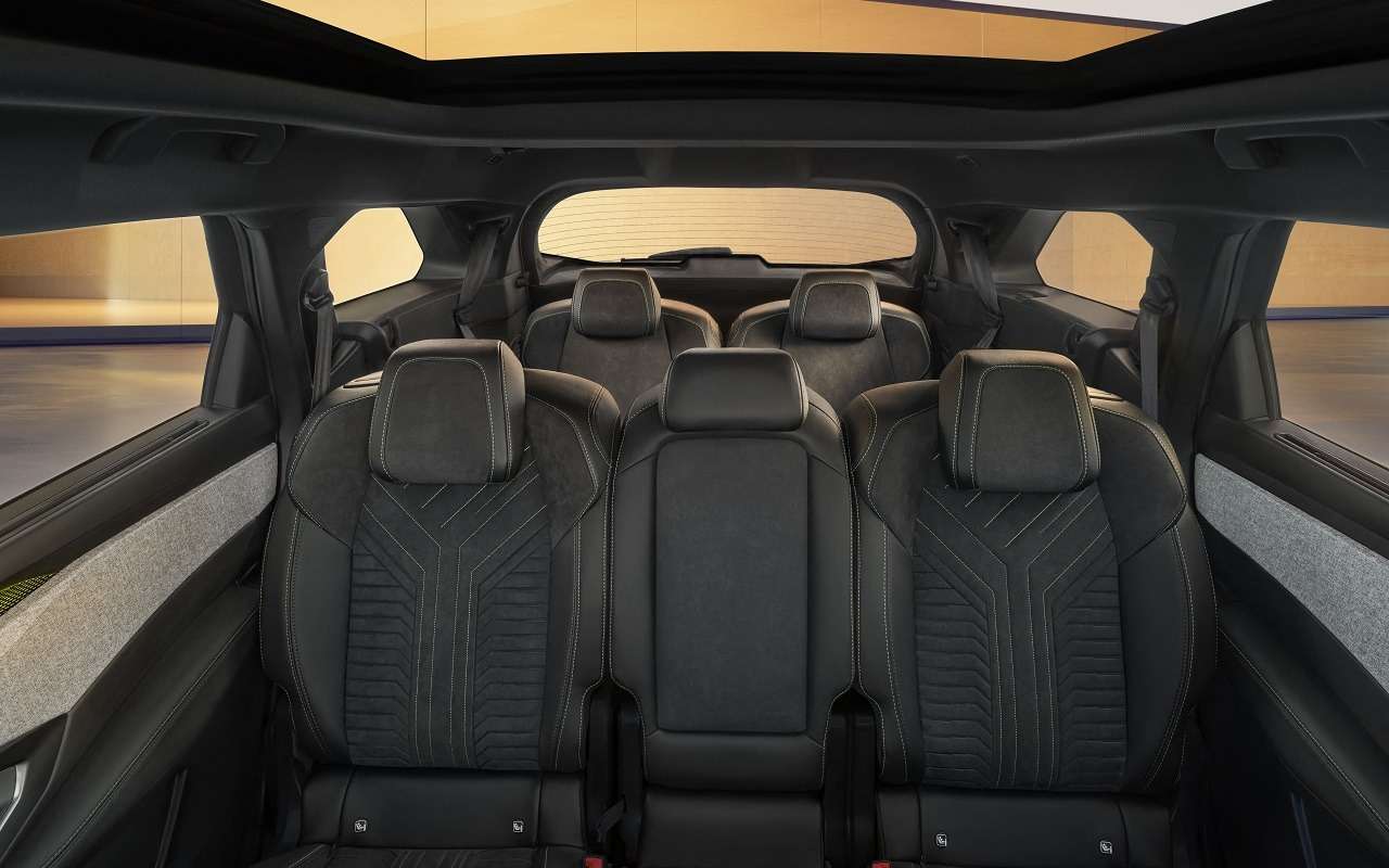 Интерьер Peugeot 5008