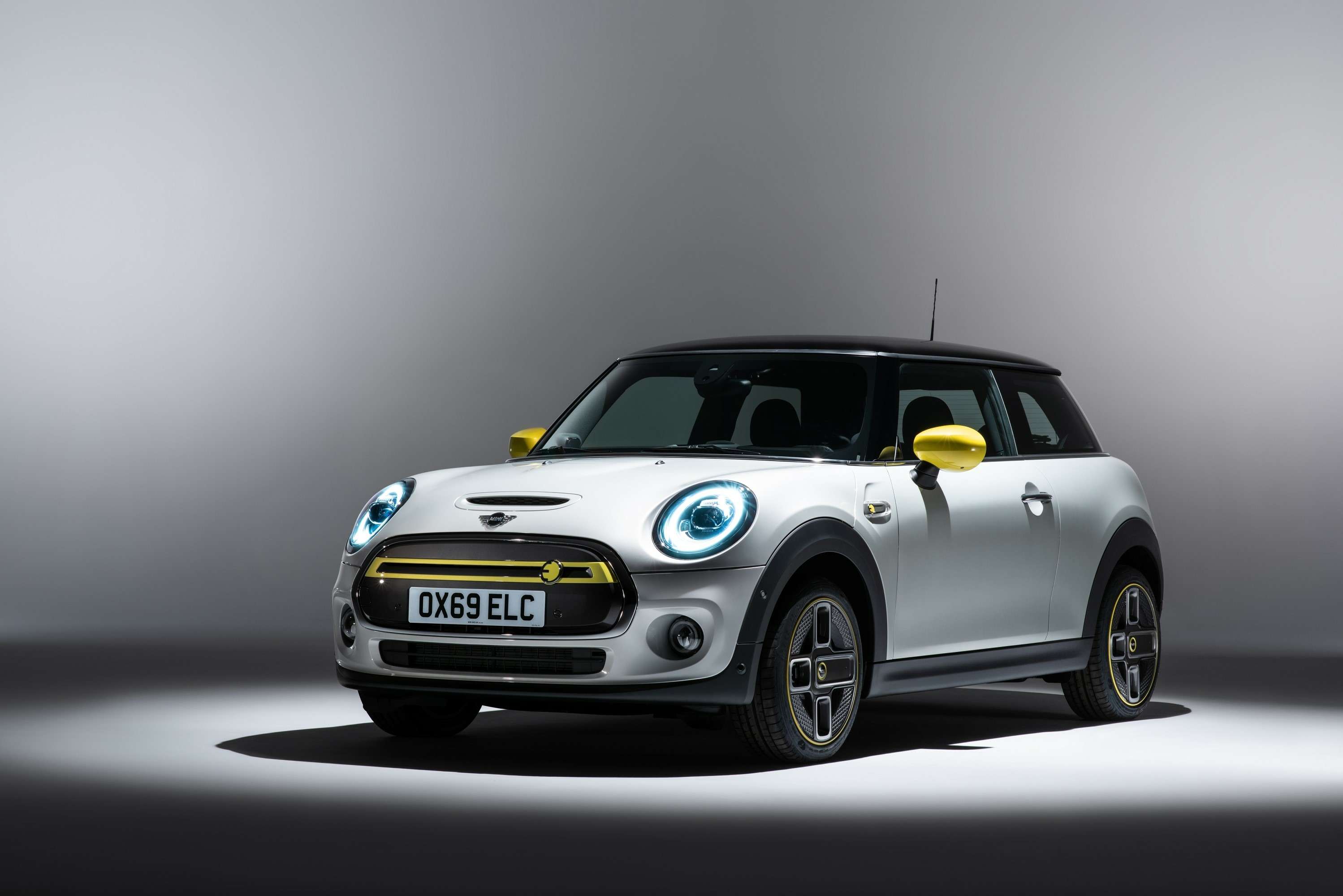 Мини купер мощность. Мини купер se. mini cooper se electric 2025. мини купер машина 2025. mini cooper se hardtop electric.