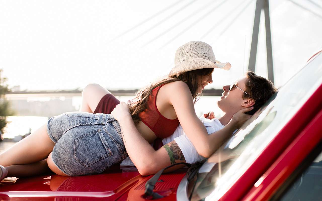 Исследование: вождение автомобиля приятнее, чем поцелуи