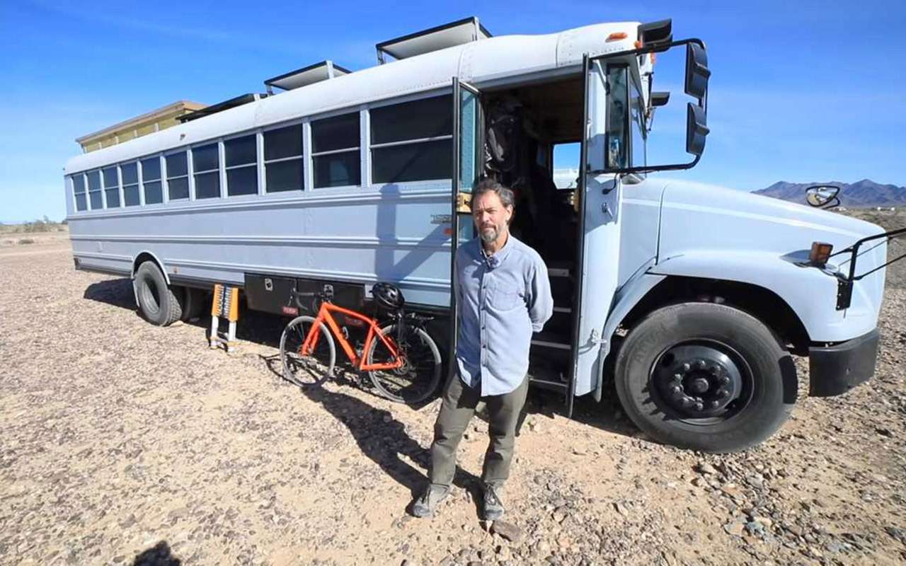 Как построить гигантский автодом - берем школьный автобус!..