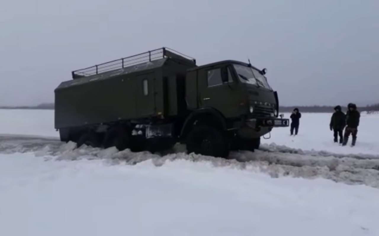 Дальнобойщики российского Севера: как работают шоферы на зимниках Якутии (видео)