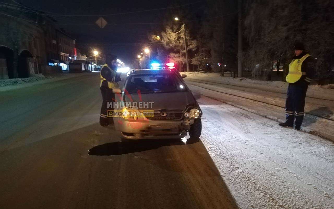 Пассажиркам пришлось выпрыгивать из такси на полном ходу