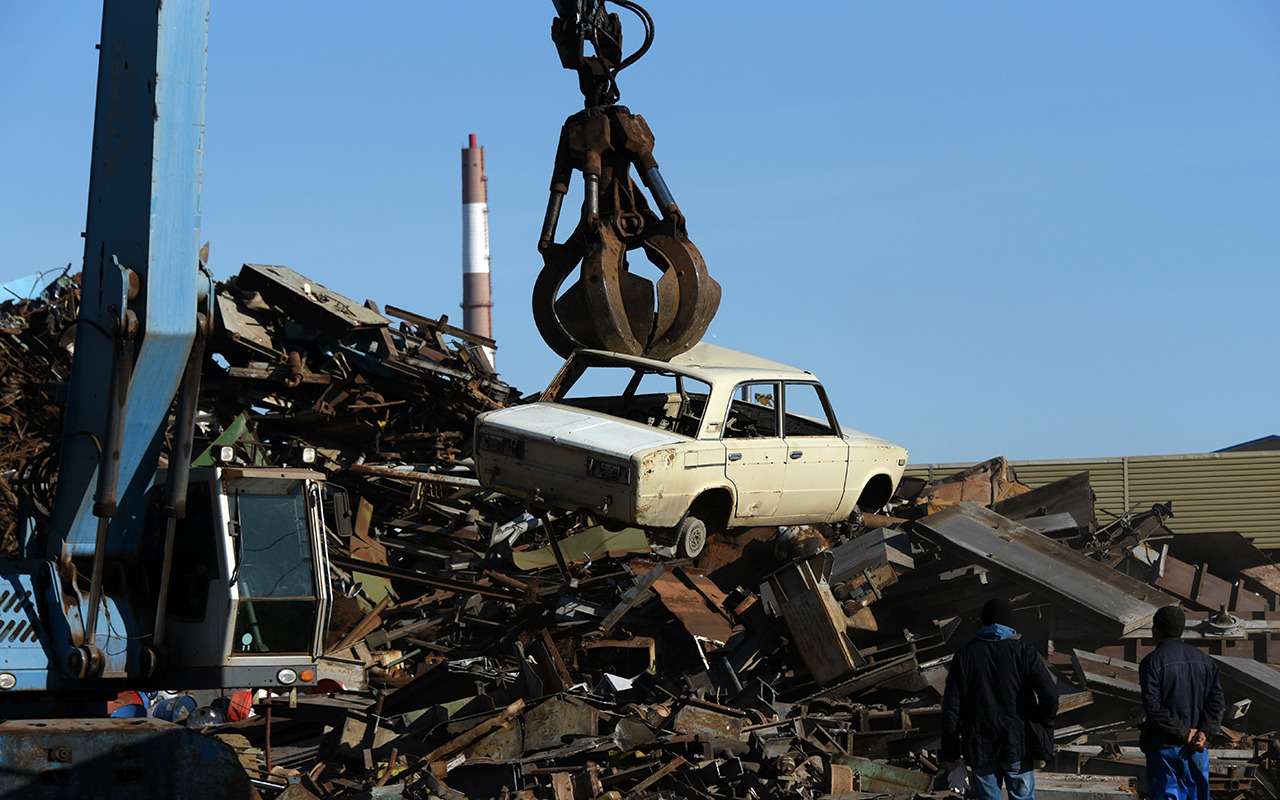 Путин поручил перезапустить программу утилизации