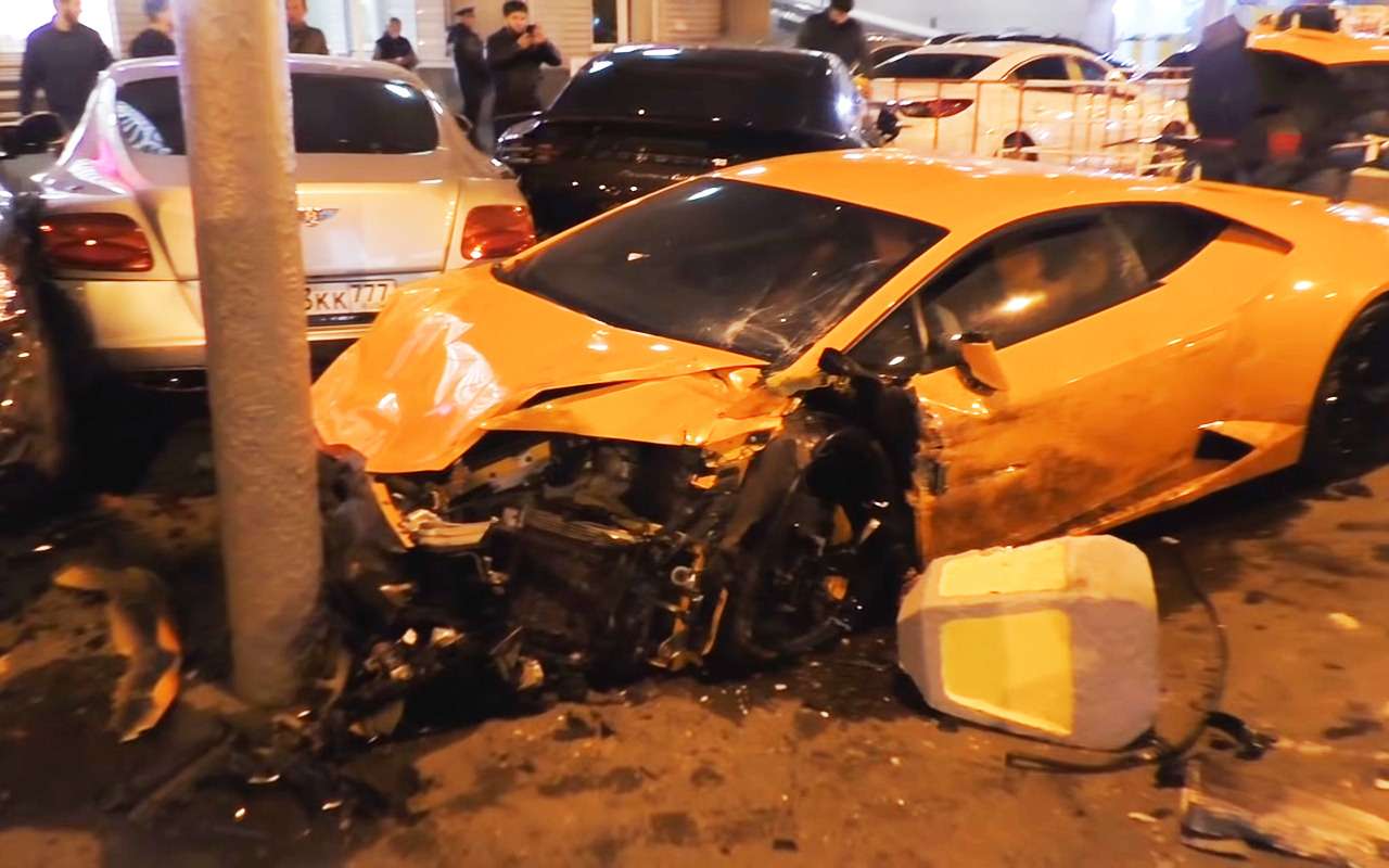 «Золотая» авария в центре Москвы: Lamborghini, Bentley и другие