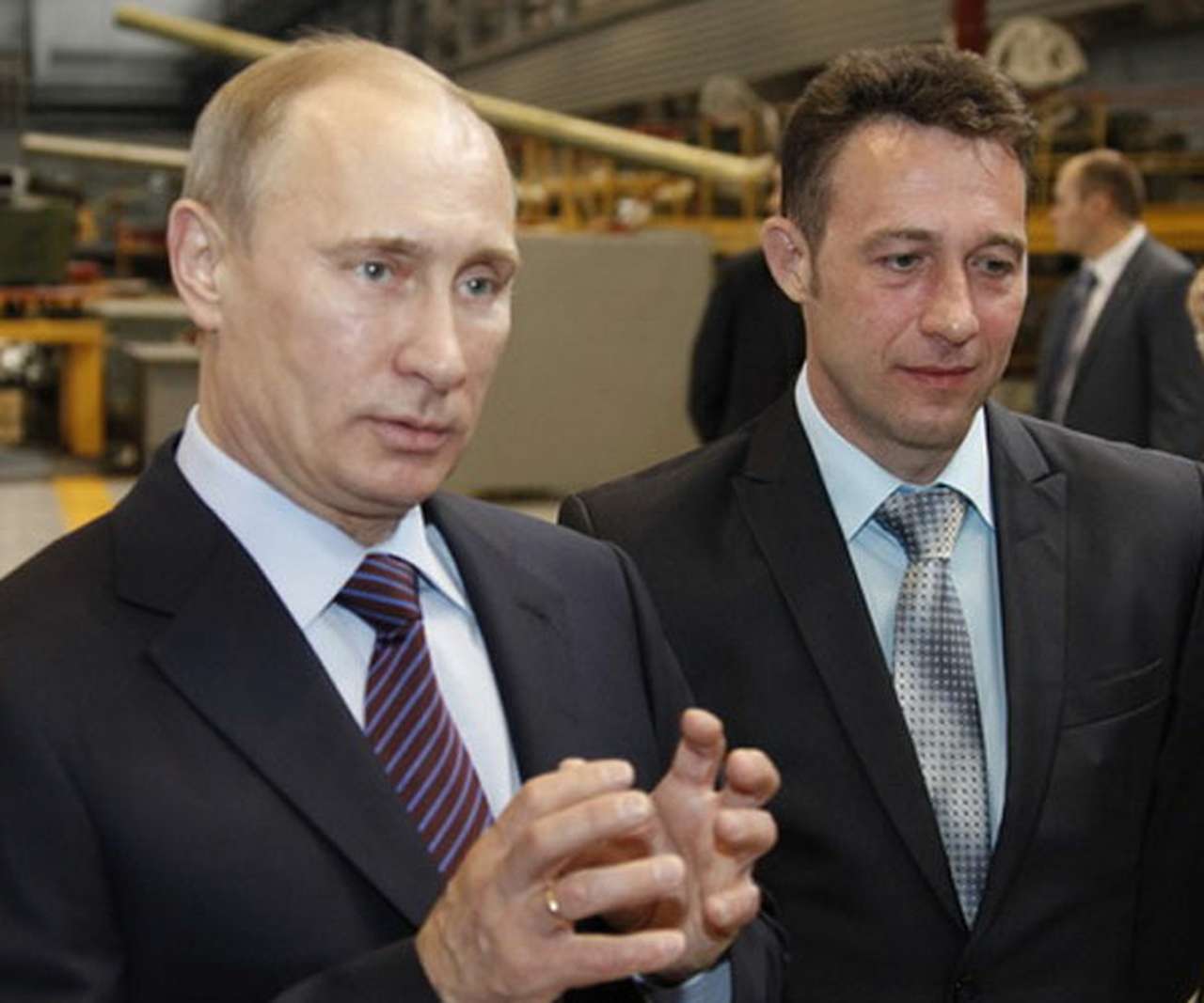 ГИБДД вступилась за «простого рабочего» Холманских