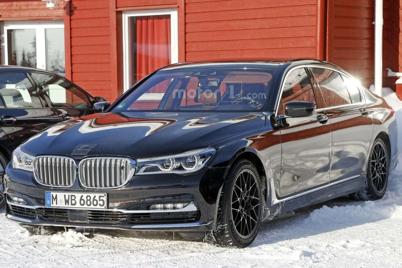 Неспетая песенка: BMW тестирует суперседан M7