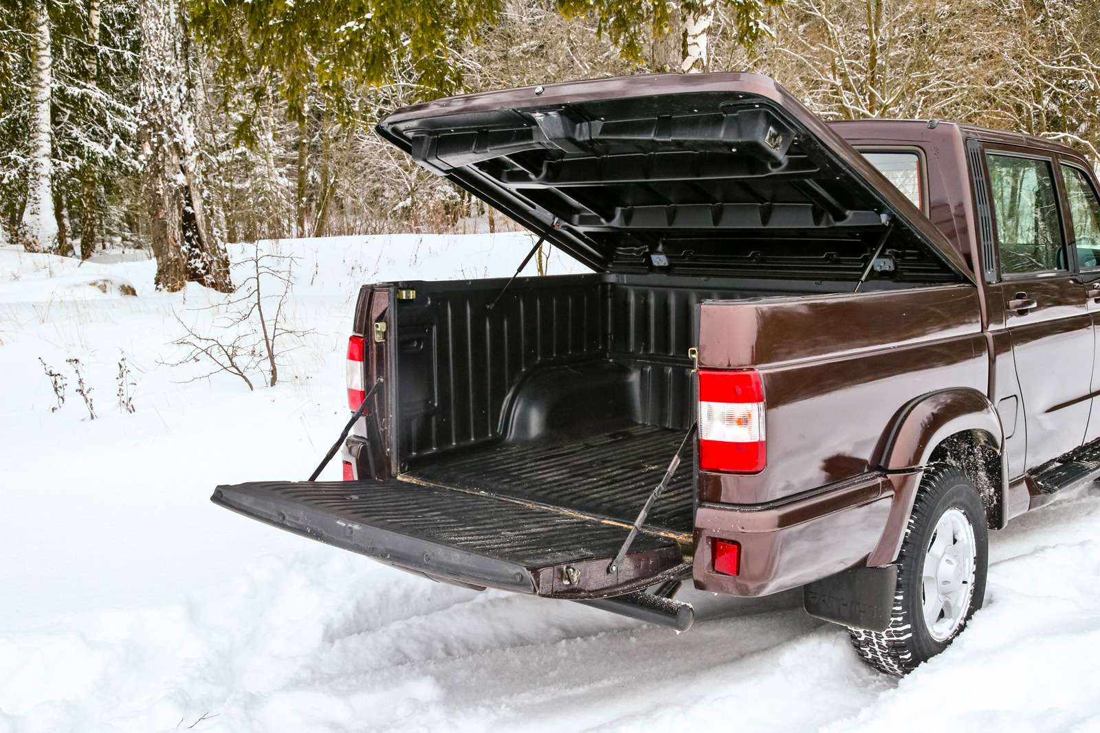 грузовая платформа на пикап. кузов уаз пикап. петли крепления крышки кузова уаз пикап 2013 года выпуска. крышка грузового отсека уаз патриот пикап. грузовой отсек пикап.