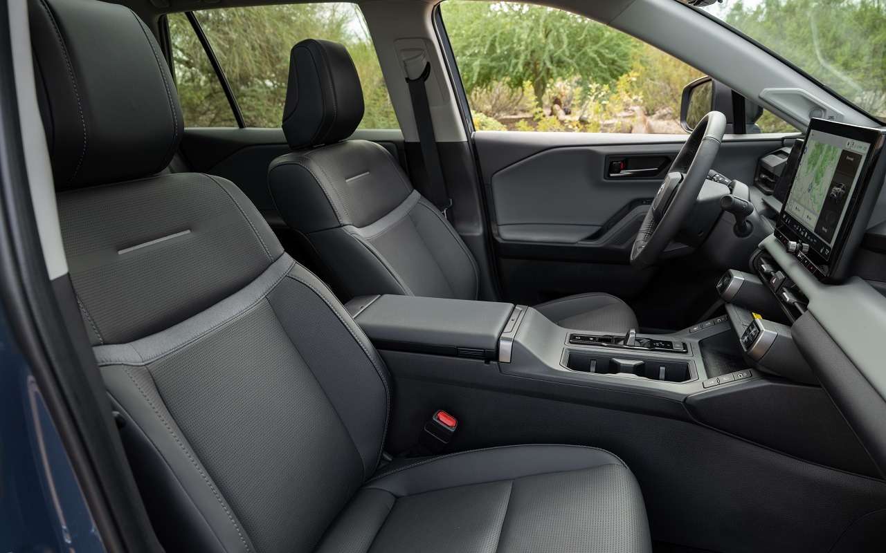 Интерьер Toyota RAV4