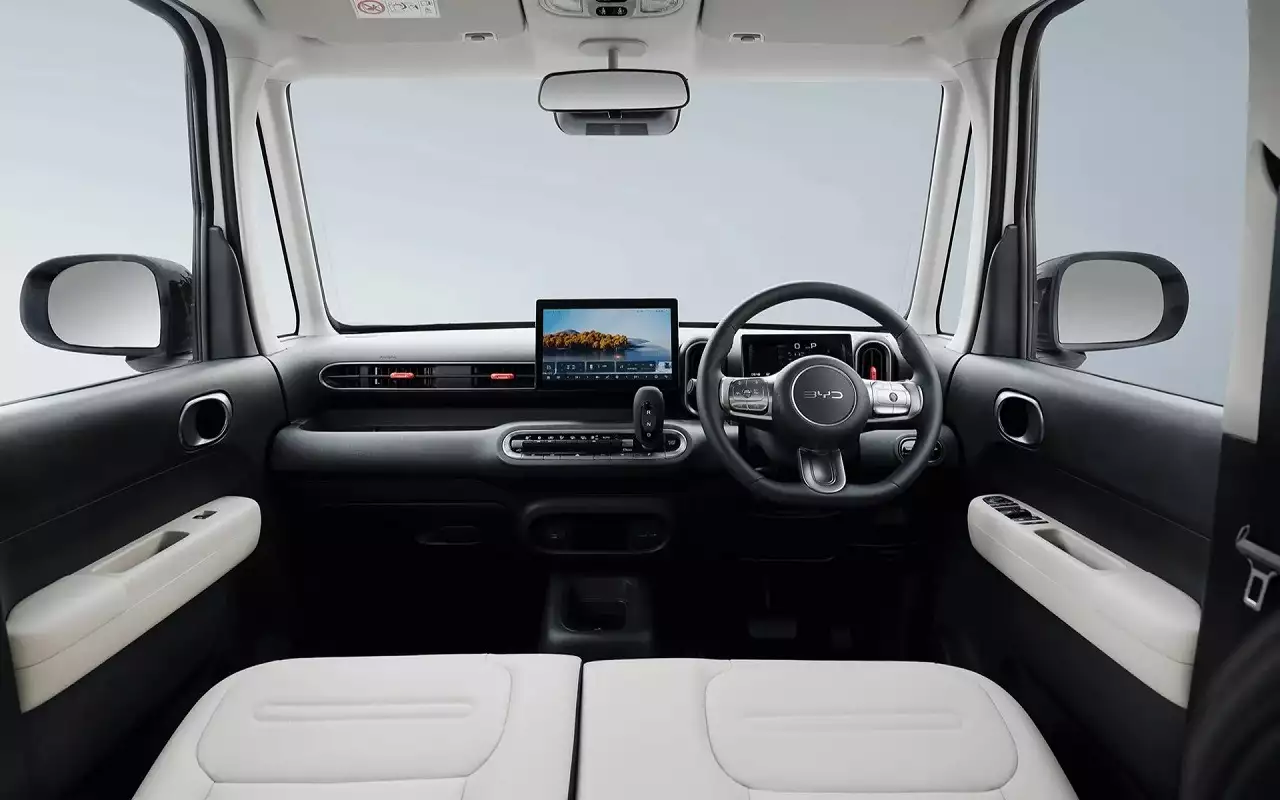 Интерьер BYD Racco