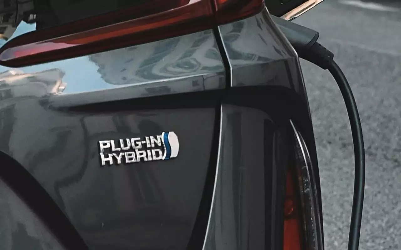Миф об опасном излучении в гибридных автомобилях развеян