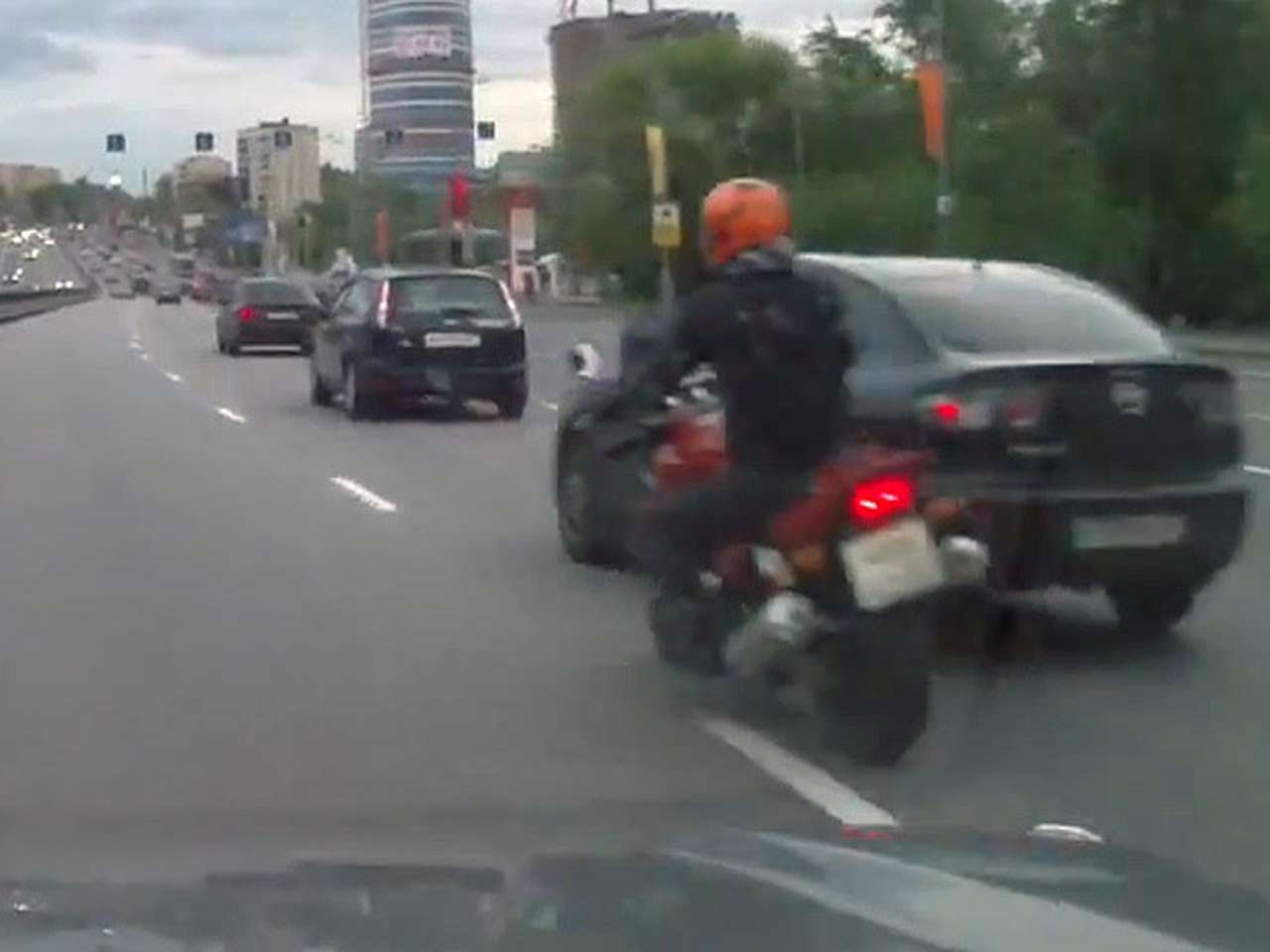 Найден водитель - участник аварии с мотоциклистом 