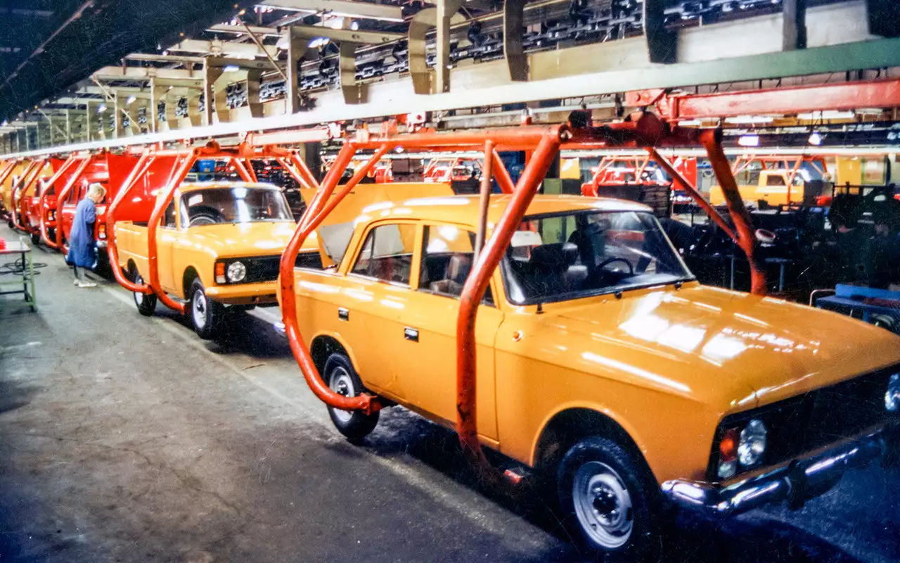 На ижевском конвейере Москвич-412-028 – последняя версия знаменитой модели.