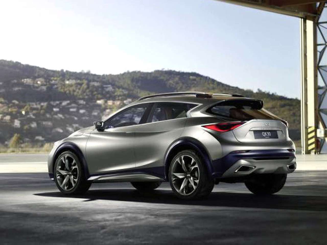 Infiniti представила первое изображение кроссовера QX30