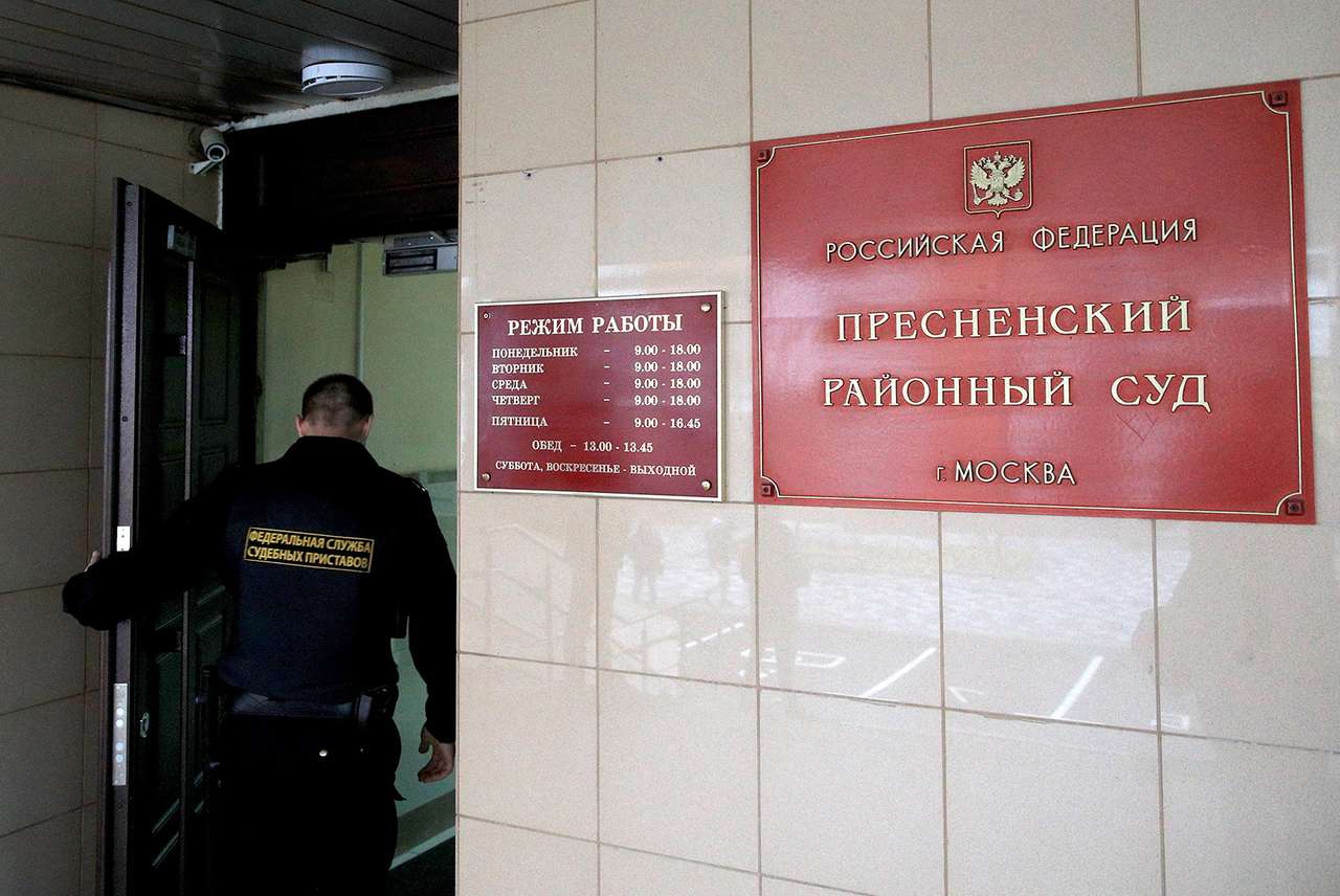 Таксиста-наркомана, сбившего инспектора ГИБДД, арестовали